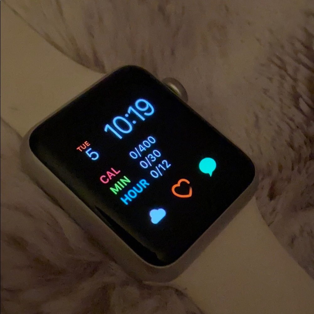 • Apple Watch •